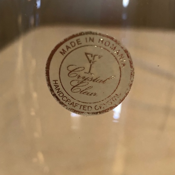 HUGE SALE! ROMANIA CRYSTAL CLEAR HANDCRAFTED 3-SCROLL FOOTED PITCHER 7.5” - Picture 4 of 9